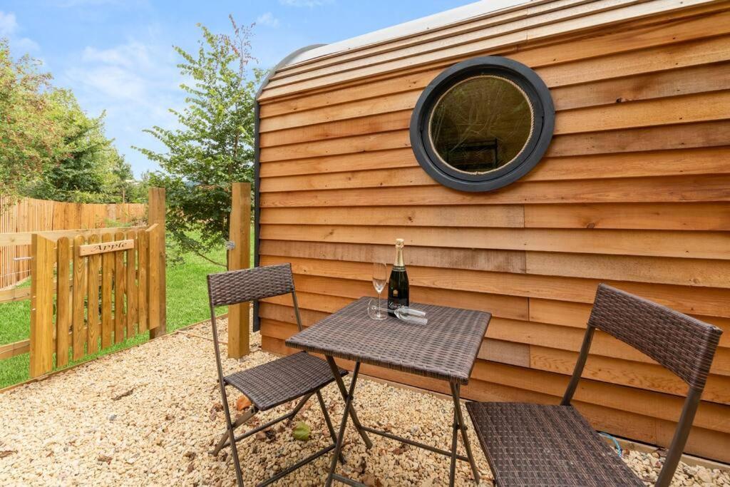 Apple - Luxury Cabin In The Cotswolds Villa Alderton  Kültér fotó