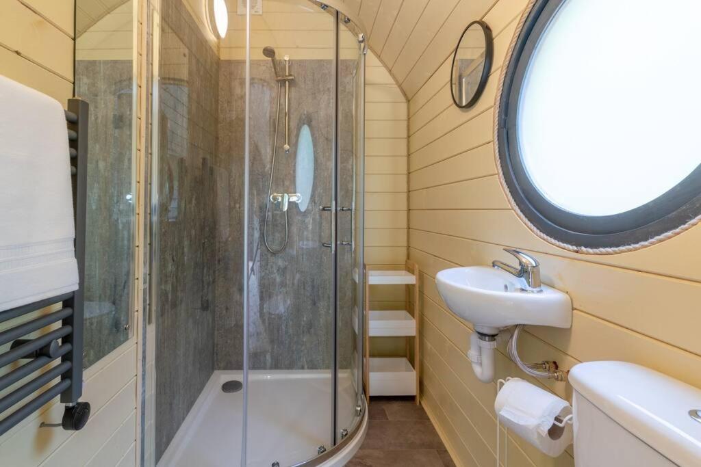 Apple - Luxury Cabin In The Cotswolds Villa Alderton  Kültér fotó