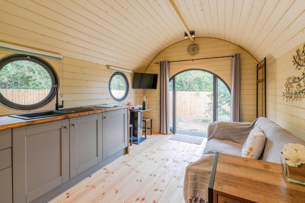 Apple - Luxury Cabin In The Cotswolds Villa Alderton  Kültér fotó